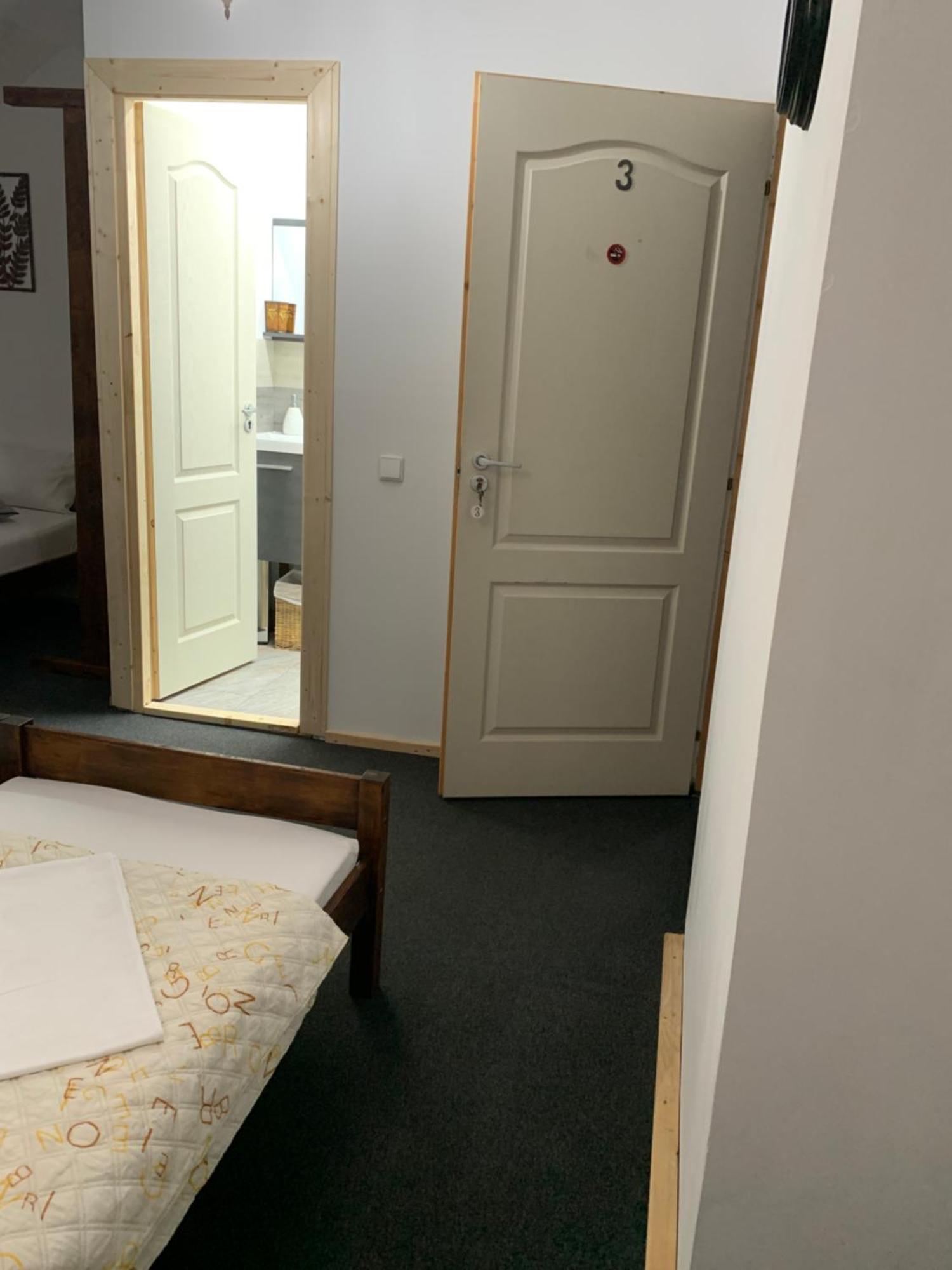 Casa Trandafirilor Hotel Тулча Екстериор снимка